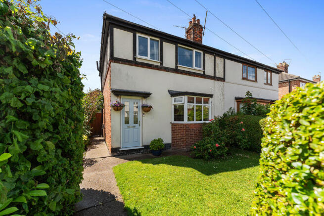 3 bed property, in Brian Avenue, £149,950