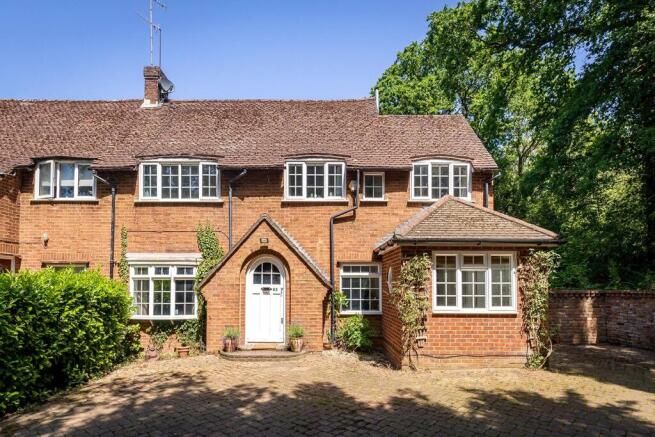 4 bed property, in New Inn Lane, £825,000