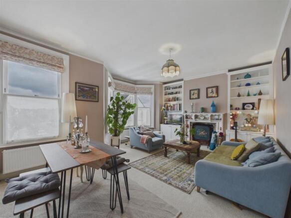 3 bed property, in London NW10, £499,000