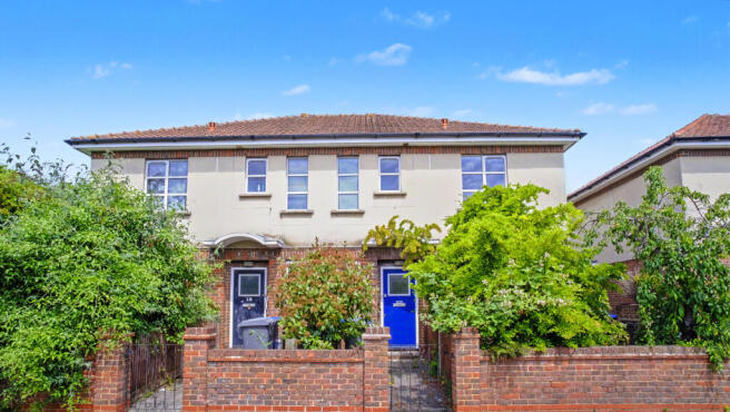 1 bed property, in Flat B, £165,000