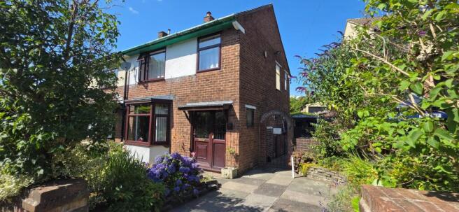3 bed property, in Rushton Drive, £335,000