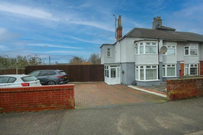 3 bed property, in Tennyson Avenue, £360,000