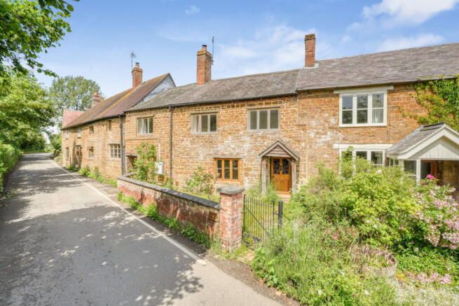 4 bed property, in Japonica Cottage, £650,000