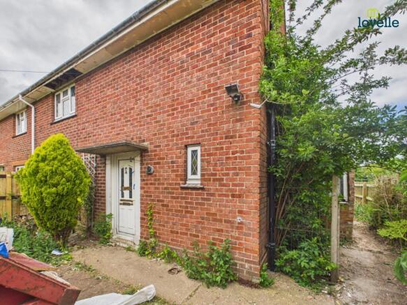 3 bed property, in Thornton Road, £145,000
