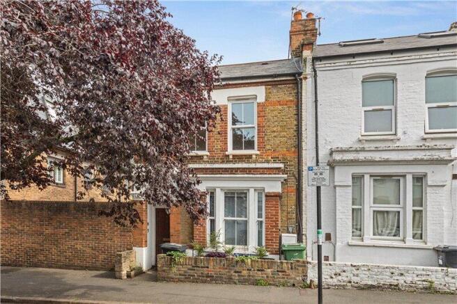 1 bed property, in Cowthorpe Road, £380,000