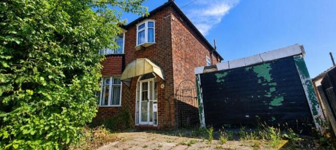 3 bed property, in Lea Road, £500,000