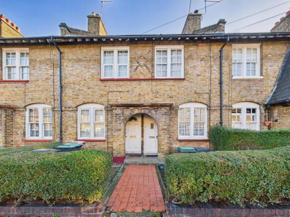 2 bed property, in Cumberton Road, £425,000