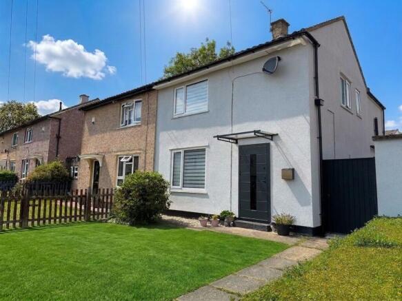 3 bed property, in Myers Croft, £250,000