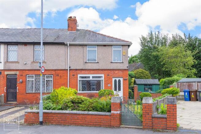 2 bed property, in Rossall Crescent, £150,000