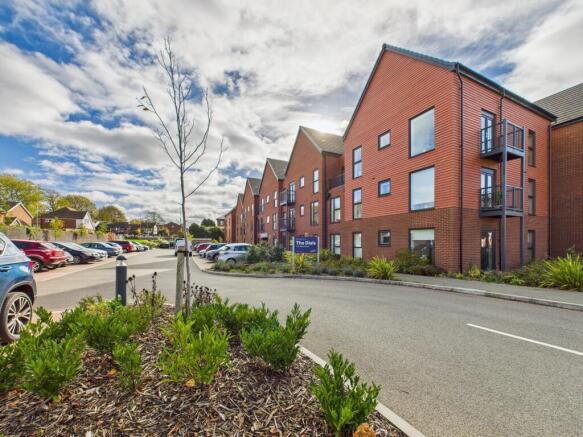 2 bed property, in Elizabeth Coxhead Gardens, £86,000