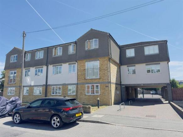 2 bed property, in Devonshire Road, £228,000