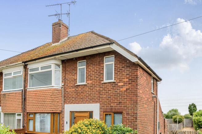 2 bed property, in Elmfield Avenue, £167,000