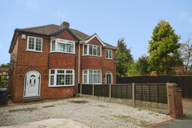 3 bed property, in Wrens Nest Road, £230,000