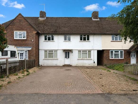 4 bed property, in Burwood Road, £450,000