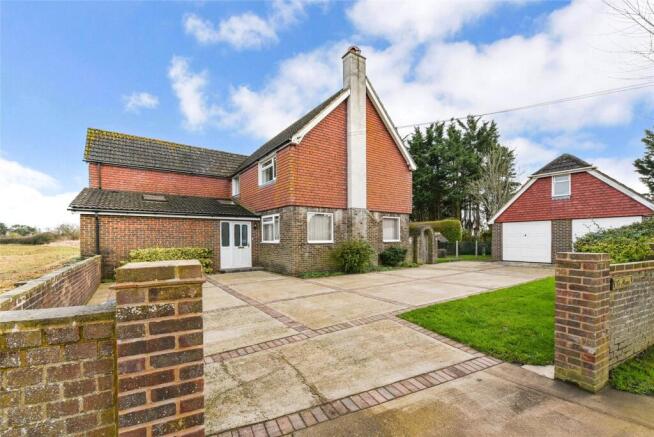 5 bed property, in Newells Lane, £650,000