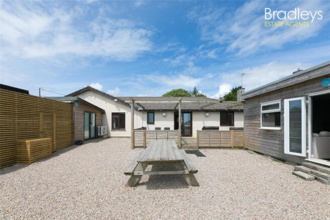 2 bed property, in Boskennal Lane, £375,000