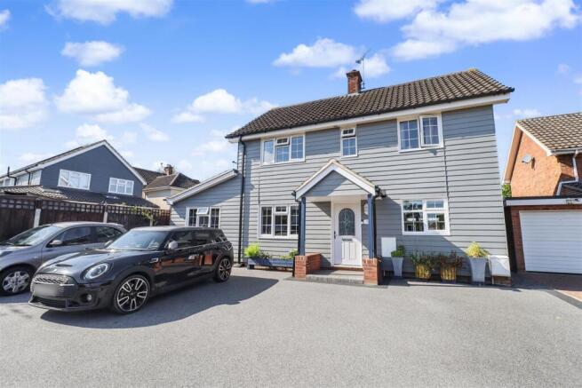 4 bed property, in Maylands Drive, £550,000