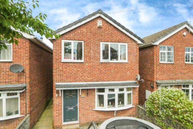 3 bed property, in Green Hill Road, £229,999