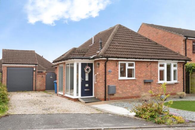 2 bed property, in Thornham's Way, £265,000
