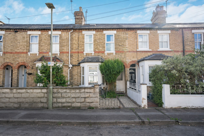 4 bed property, in Essex Street, £575,000