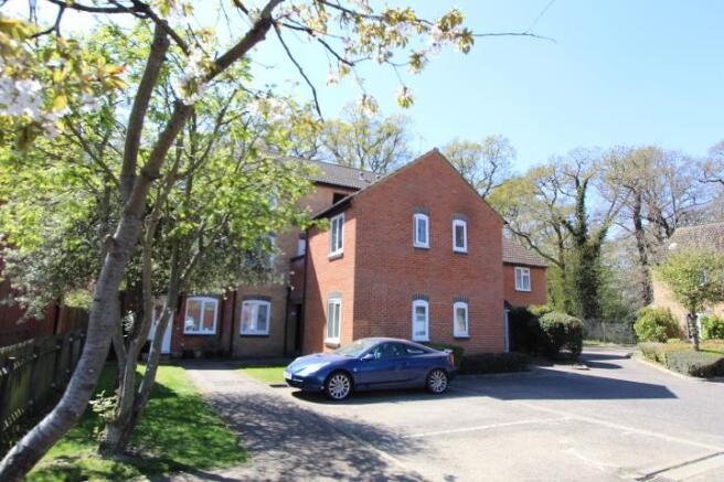 1 bed property, in Salcombe Way, £169,950
