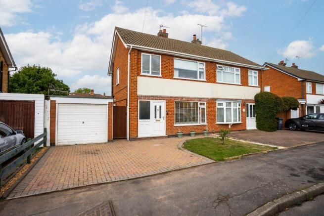 3 bed property, in Rockhill Drive, £270,000