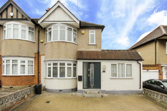 4 bed property, in Hartland Drive, £625,000