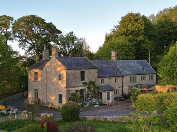 4 bed property, in Box Hill, £2,000,000