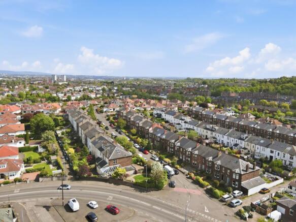 3 bed property, in Harelaw Avenue, £395,000