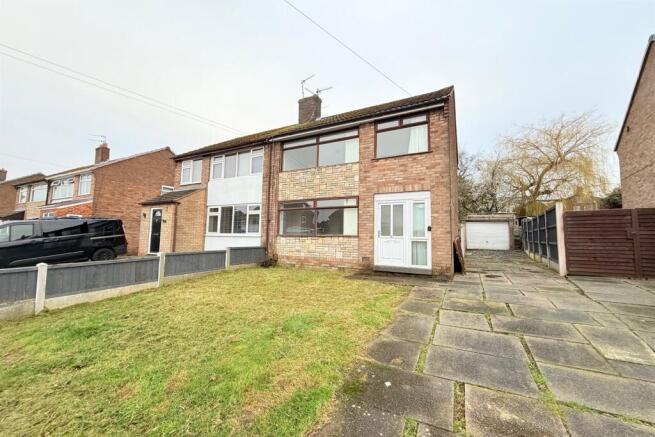 3 bed property, in Harrow Drive, £149,950