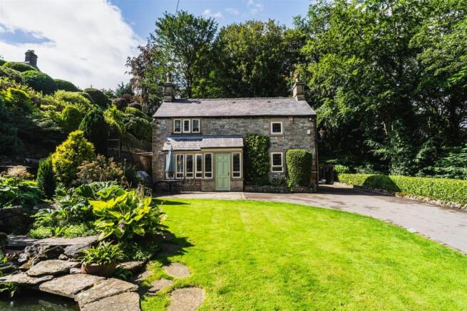 4 bed property, in The Rock, £850,000
