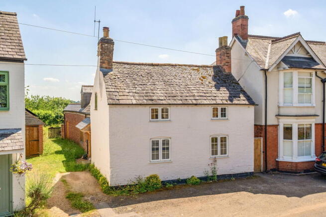 3 bed property, in Main Street, £525,000
