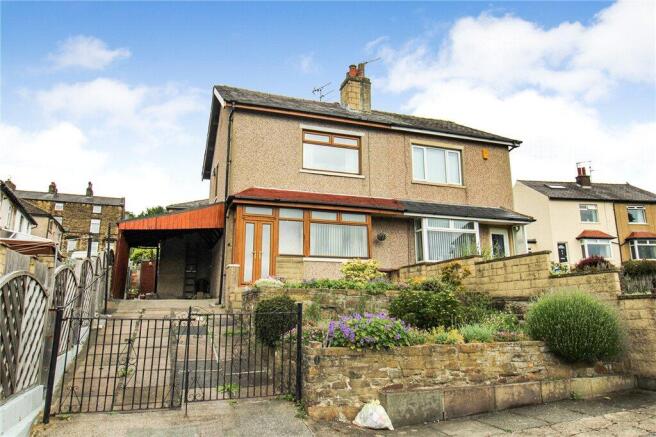 2 bed property, in Lynton Drive, £155,000