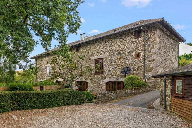 4 bed property, in Bickington, £700,000