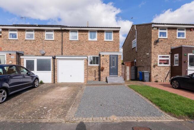 3 bed property, in Bunces Close, £475,000