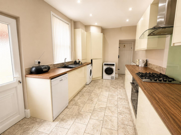 3 bed property, in Tulketh Road, £195,000