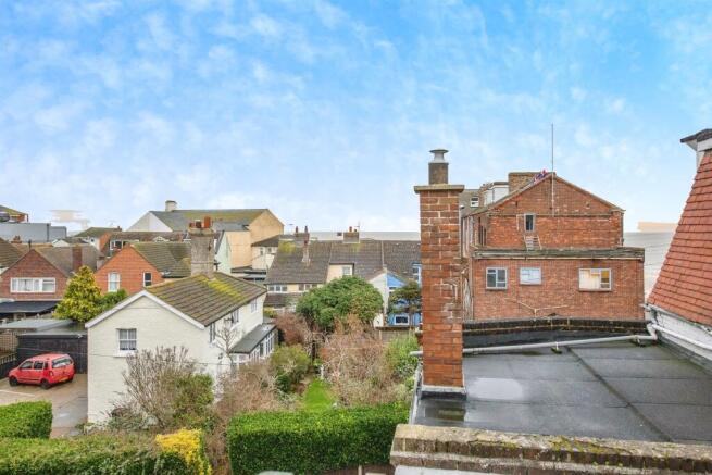 6 bed property, in New Pier Street, £300,000