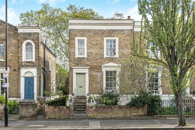1 bed property, in Middleton Road, £500,000