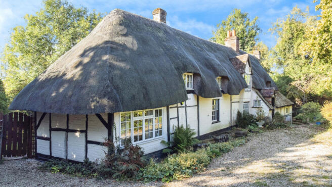 4 bed property, in Harts Lane, £650,000