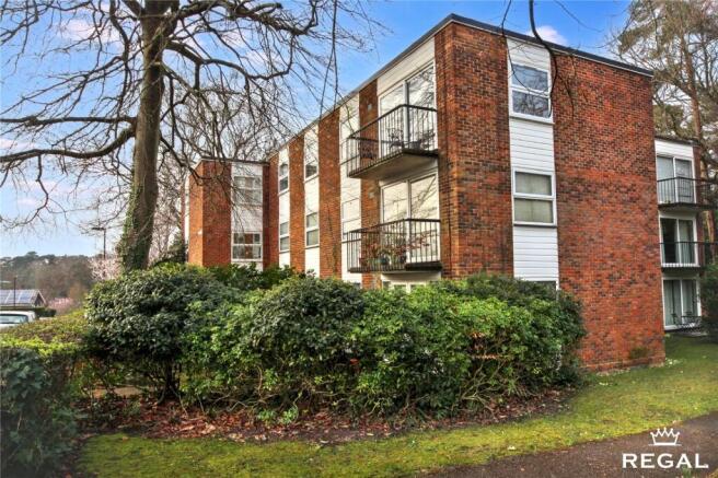 2 bed property, in Lingwood Close, £180,000