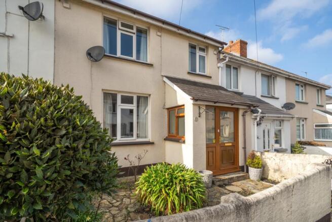 3 bed property, in Orchard Road, £200,000