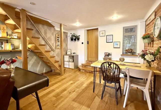 2 bed property, in Chapel Street, £240,000