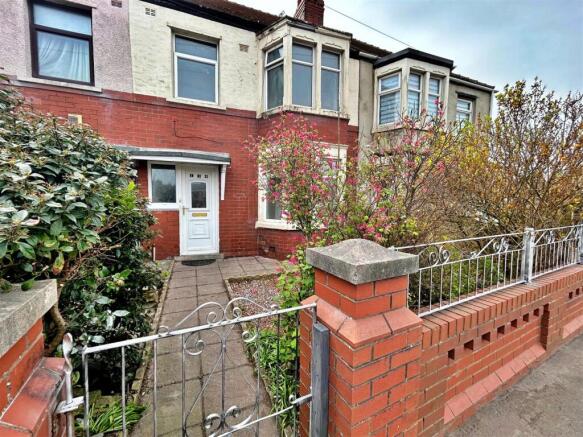 3 bed property, in Squires Gate Lane, £115,000
