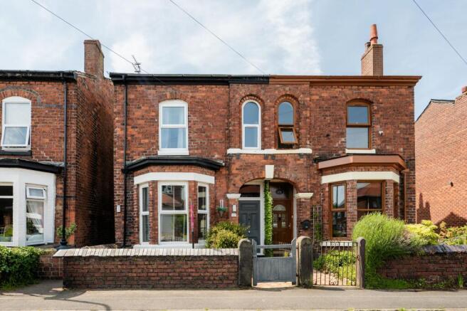 3 bed property, in Church Hill Road, £250,000