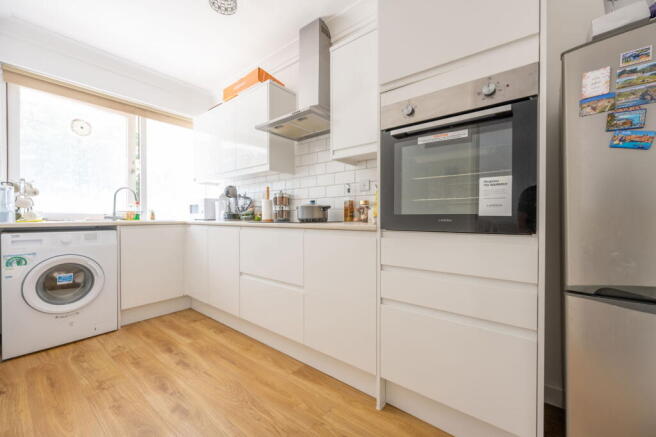 2 bed property, in Brampton Tower, £170,000