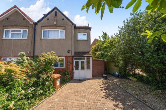 3 bed property, in Headstone Lane, £625,000