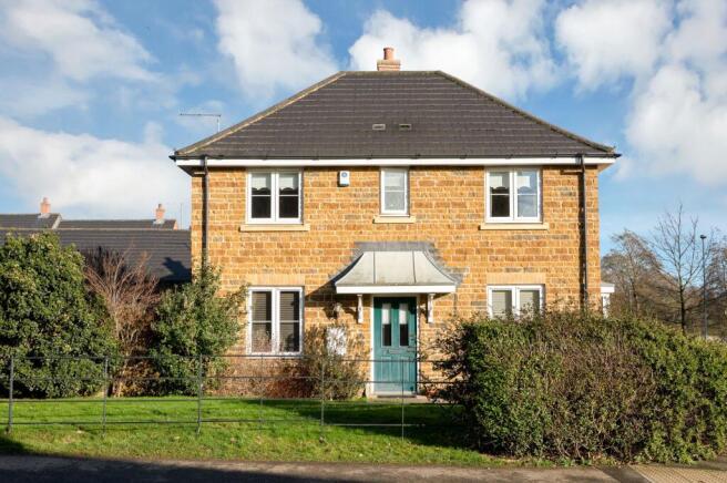 3 bed property, in COMING SOON, £300,000