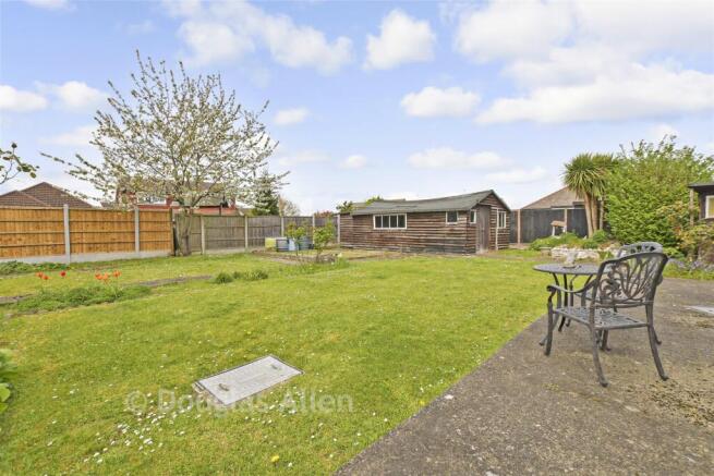 3 bed property, in Tavistock Road, £425,000