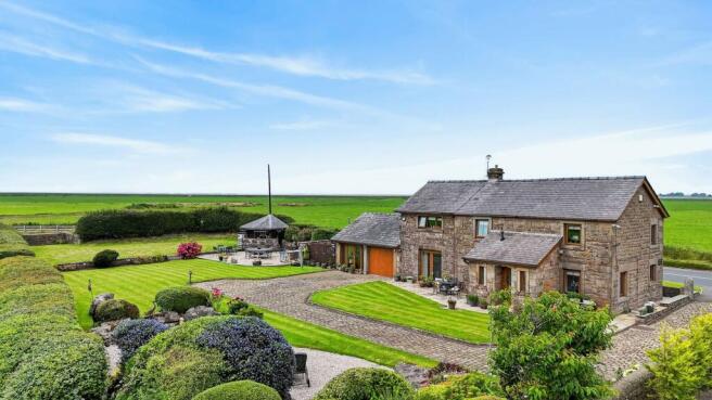 3 bed property, in Sandside, £550,000