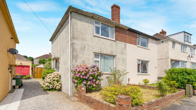 2 bed property, in St. Margarets Road, £225,000